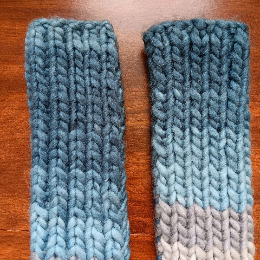 Hand Crafted Handknit Womens Blue Chunky Knit Striped Wool Blend Legwarmers OSFM